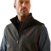 ARIAT Men’s Logo Softshell Vest(Charcoal/Americana)