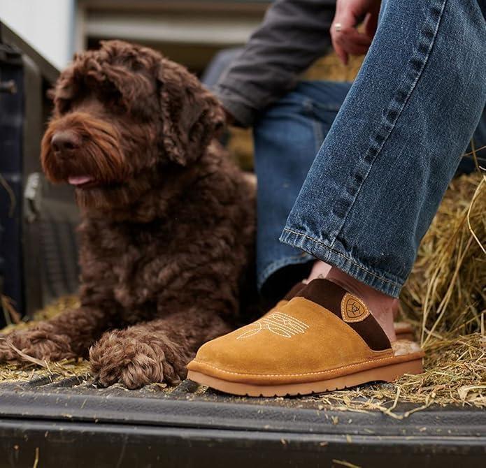 imageARIAT Mens 2842 Silversmith Outdoor Indoor Western Suede Foam Cushioned Square Toe SlipperChestnutChocolate